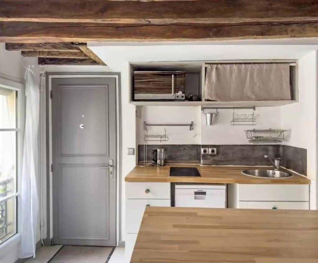 Spacious studio in central Paris — 8