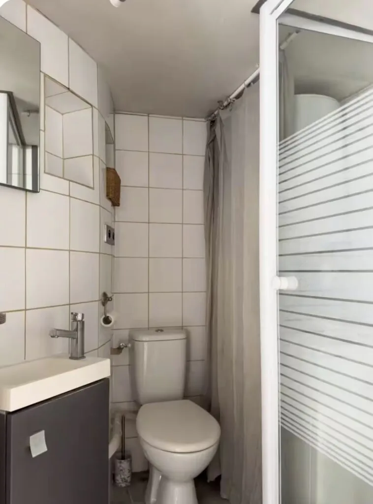 Spacious studio in central Paris — 12