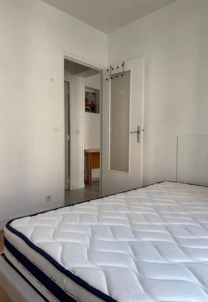 Spacious Apartment near Place de la République — 9