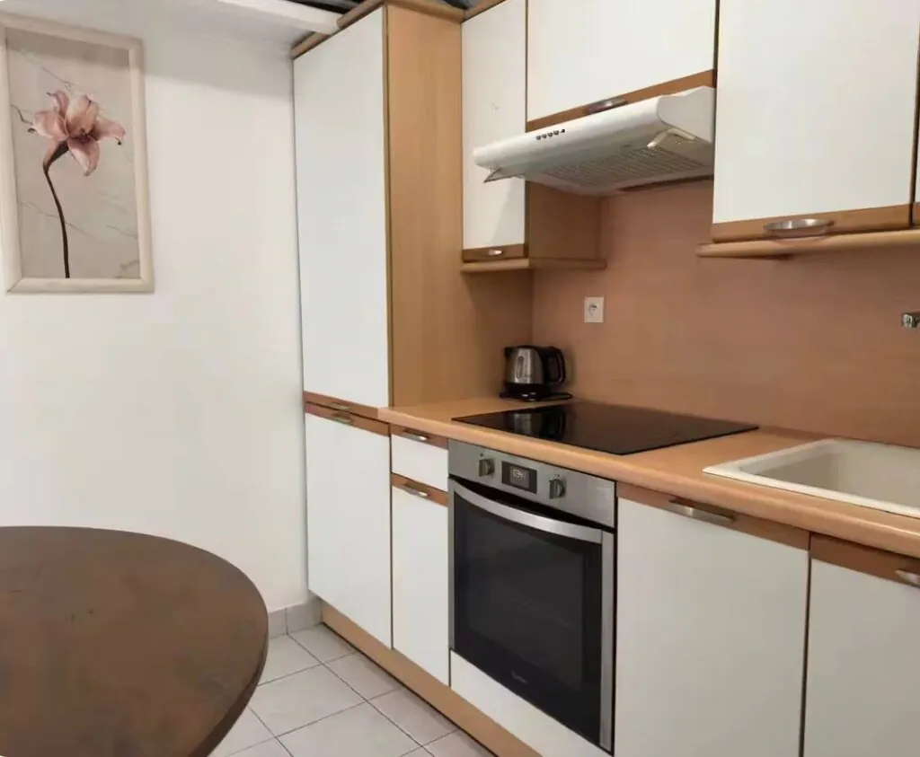 Spacious Apartment near Place de la République — 12