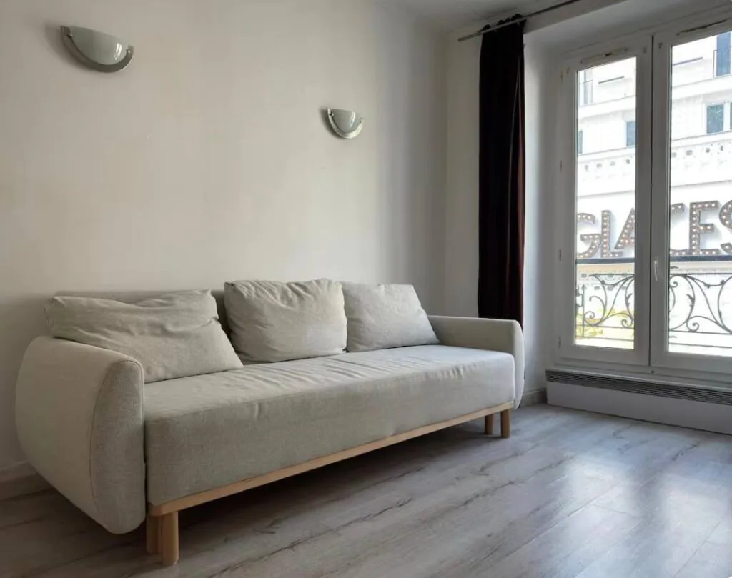 Spacious Apartment near Place de la République — 1