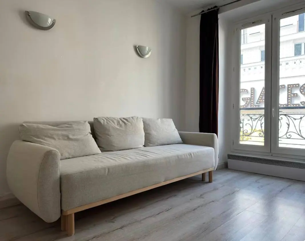Spacious Apartment near Place de la République — 1