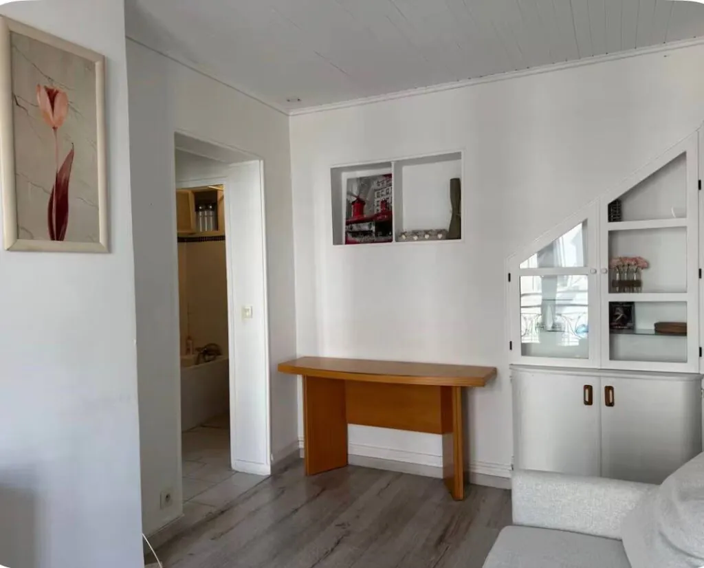Spacious Apartment near Place de la République — 4