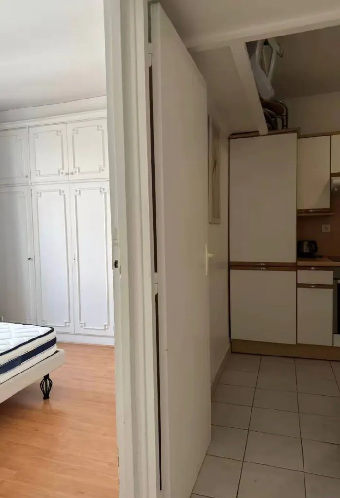 Spacious Apartment near Place de la République — 10