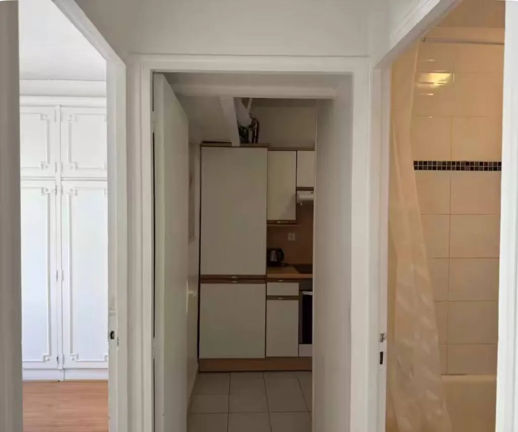 Spacious Apartment near Place de la République — 11